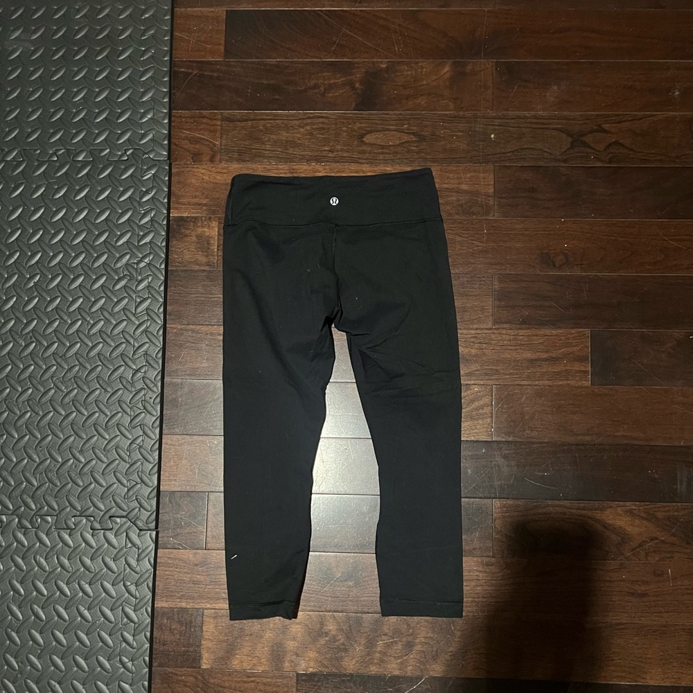 Lululemon Cropped Black – Size 6 | Women’s Athletic Leggings